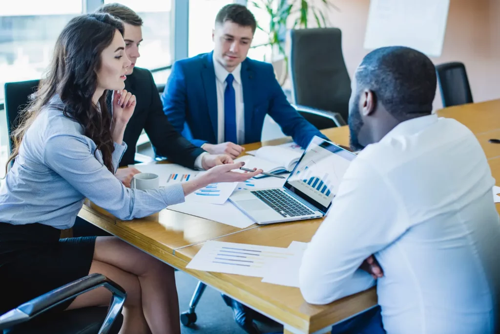Réunion de travail qui permet déjà de construire un réseau professionnel en alternance