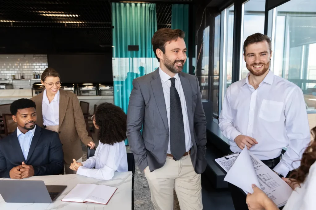 Alternants choisissant entre une grande entreprise et une PME